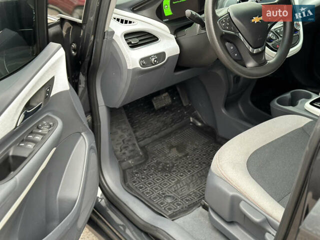 Серый Шевроле Bolt EV, объемом двигателя 0 л и пробегом 96 тыс. км за 14600 $, фото 13 на Automoto.ua