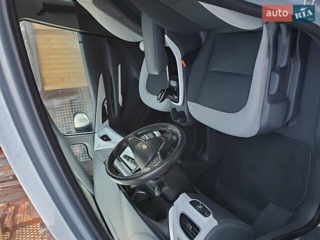 Серый Шевроле Bolt EV, объемом двигателя 0 л и пробегом 75 тыс. км за 14900 $, фото 8 на Automoto.ua