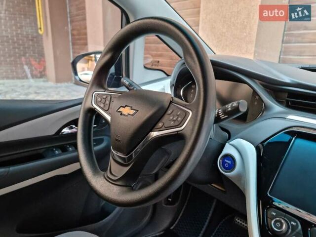 Шевроле Bolt EV 2017 у Вінниці на Automoto.ua Сірий Шевроле Bolt EV, об'ємом двигуна 0 л та пробігом 181 тис. км за 13999 $, фото 58 на Automoto.ua
