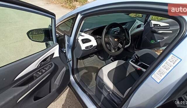 Серый Шевроле Bolt EV, объемом двигателя 0 л и пробегом 114 тыс. км за 14500 $, фото 4 на Automoto.ua