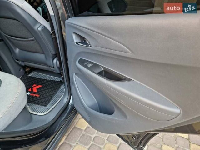 Серый Шевроле Bolt EV, объемом двигателя 0 л и пробегом 181 тыс. км за 13999 $, фото 60 на Automoto.ua