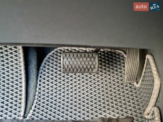 Серый Шевроле Bolt EV, объемом двигателя 0 л и пробегом 181 тыс. км за 13999 $, фото 40 на Automoto.ua