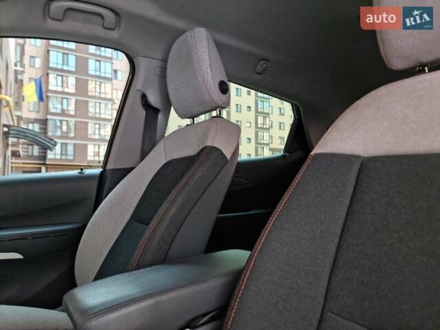 Серый Шевроле Bolt EV, объемом двигателя 0 л и пробегом 181 тыс. км за 13999 $, фото 41 на Automoto.ua