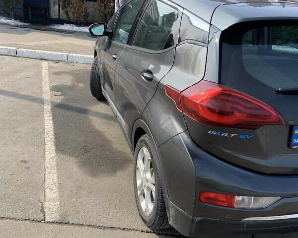 Серый Шевроле Bolt EV, объемом двигателя 0 л и пробегом 92 тыс. км за 16500 $, фото 3 на Automoto.ua