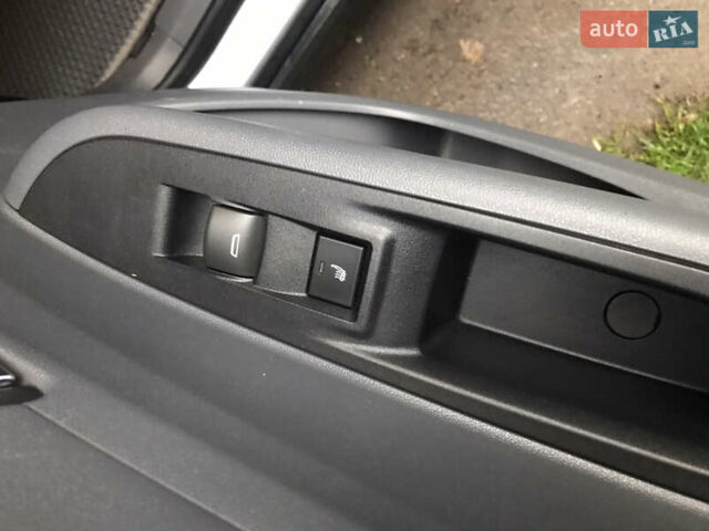 Серый Шевроле Bolt EV, объемом двигателя 0 л и пробегом 188 тыс. км за 12200 $, фото 6 на Automoto.ua