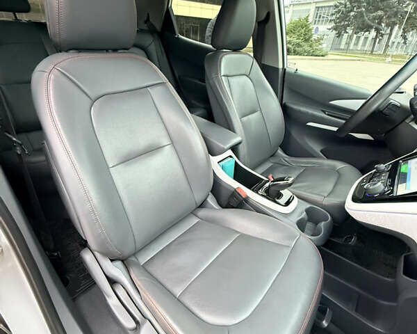 Серый Шевроле Bolt EV, объемом двигателя 0 л и пробегом 44 тыс. км за 17300 $, фото 15 на Automoto.ua