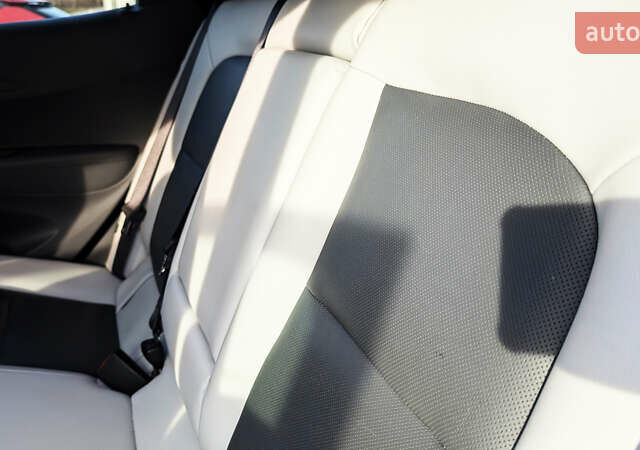 Серый Шевроле Bolt EV, объемом двигателя 0 л и пробегом 89 тыс. км за 16230 $, фото 27 на Automoto.ua