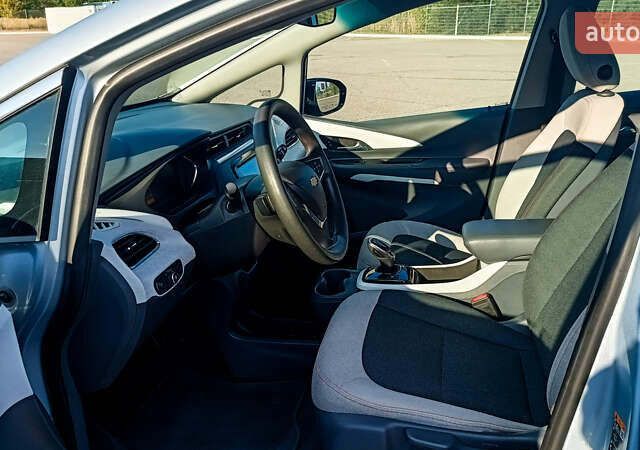 Серый Шевроле Bolt EV, объемом двигателя 0 л и пробегом 96 тыс. км за 13800 $, фото 14 на Automoto.ua
