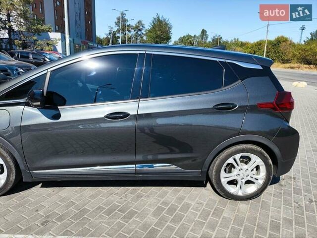 Серый Шевроле Bolt EV, объемом двигателя 0 л и пробегом 57 тыс. км за 16550 $, фото 3 на Automoto.ua