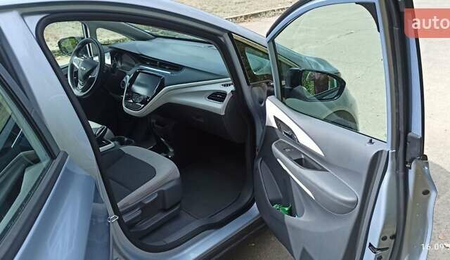Серый Шевроле Bolt EV, объемом двигателя 0 л и пробегом 114 тыс. км за 14500 $, фото 5 на Automoto.ua