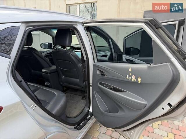 Серый Шевроле Bolt EV, объемом двигателя 0 л и пробегом 156 тыс. км за 11500 $, фото 14 на Automoto.ua