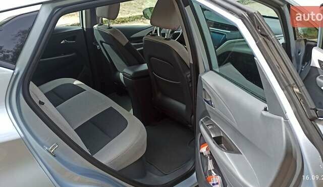 Серый Шевроле Bolt EV, объемом двигателя 0 л и пробегом 114 тыс. км за 14500 $, фото 6 на Automoto.ua