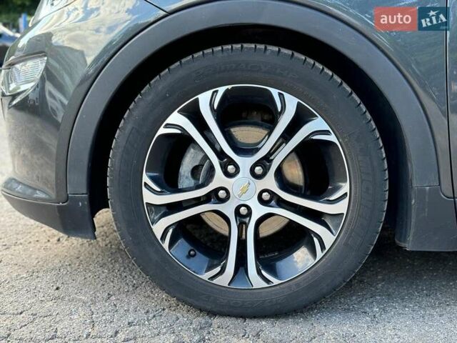 Серый Шевроле Bolt EV, объемом двигателя 0 л и пробегом 139 тыс. км за 13940 $, фото 15 на Automoto.ua