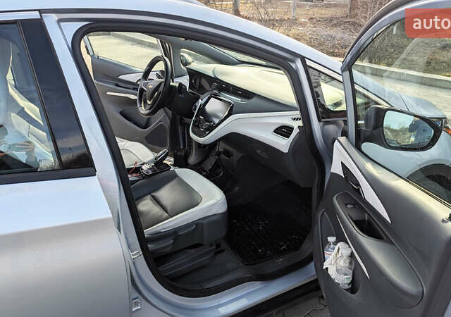 Серый Шевроле Bolt EV, объемом двигателя 0 л и пробегом 89 тыс. км за 16230 $, фото 23 на Automoto.ua