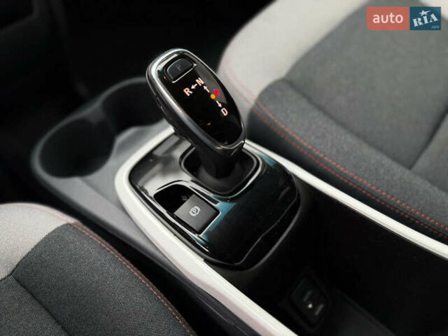 Серый Шевроле Bolt EV, объемом двигателя 0 л и пробегом 82 тыс. км за 13500 $, фото 58 на Automoto.ua