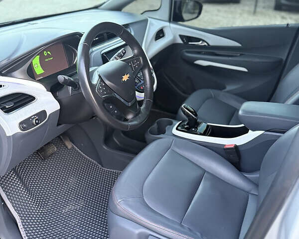 Серый Шевроле Bolt EV, объемом двигателя 0 л и пробегом 110 тыс. км за 13700 $, фото 6 на Automoto.ua