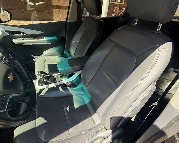 Серый Шевроле Bolt EV, объемом двигателя 0 л и пробегом 127 тыс. км за 14000 $, фото 2 на Automoto.ua