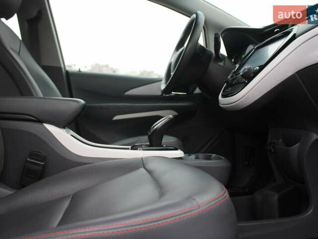 Серый Шевроле Bolt EV, объемом двигателя 0 л и пробегом 135 тыс. км за 15300 $, фото 22 на Automoto.ua