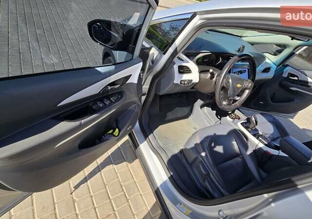 Серый Шевроле Bolt EV, объемом двигателя 0 л и пробегом 164 тыс. км за 12200 $, фото 12 на Automoto.ua