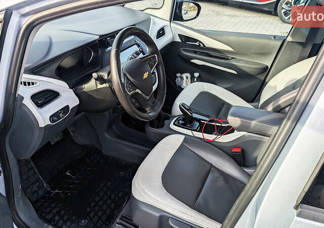 Серый Шевроле Bolt EV, объемом двигателя 0 л и пробегом 89 тыс. км за 16230 $, фото 19 на Automoto.ua