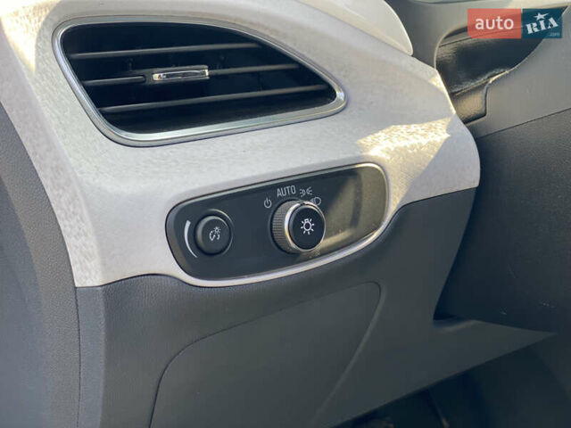 Серый Шевроле Bolt EV, объемом двигателя 0 л и пробегом 137 тыс. км за 13950 $, фото 15 на Automoto.ua