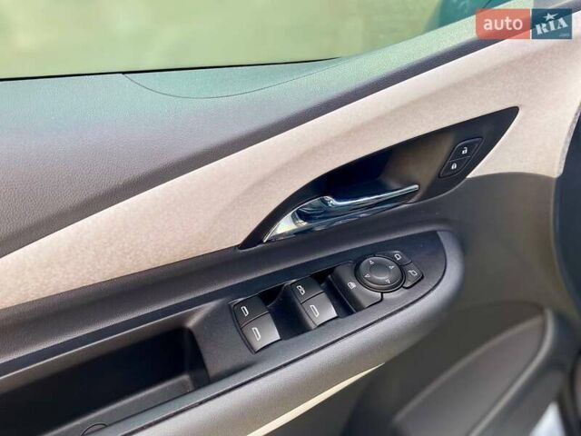 Серый Шевроле Bolt EV, объемом двигателя 0 л и пробегом 57 тыс. км за 17490 $, фото 17 на Automoto.ua