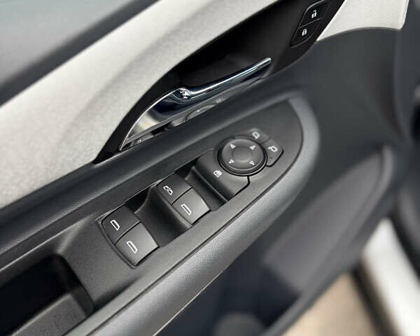 Серый Шевроле Bolt EV, объемом двигателя 0 л и пробегом 44 тыс. км за 17300 $, фото 11 на Automoto.ua