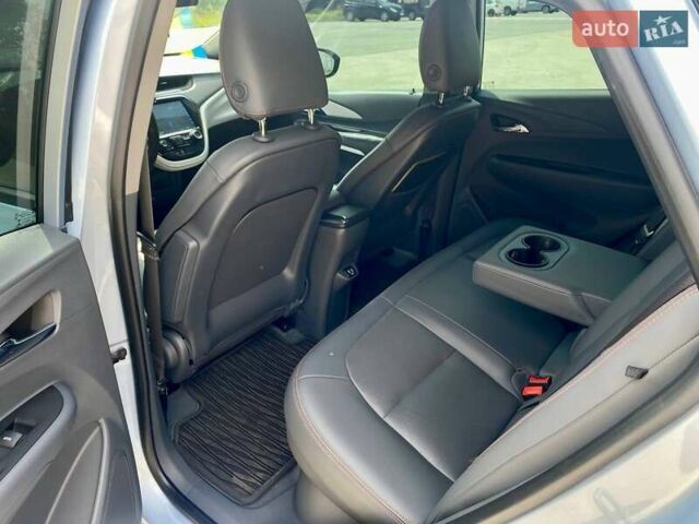 Сірий Шевроле Bolt EV, об'ємом двигуна 0 л та пробігом 57 тис. км за 15990 $, фото 23 на Automoto.ua
