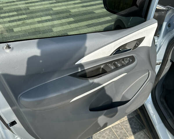 Серый Шевроле Bolt EV, объемом двигателя 0 л и пробегом 89 тыс. км за 13499 $, фото 14 на Automoto.ua