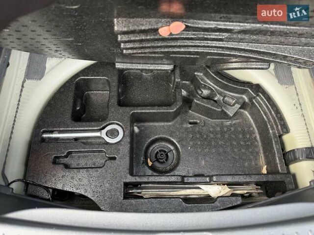 Серый Шевроле Bolt EV, объемом двигателя 0 л и пробегом 156 тыс. км за 11500 $, фото 16 на Automoto.ua