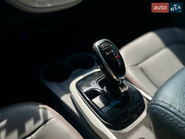 Серый Шевроле Bolt EV, объемом двигателя 0 л и пробегом 57 тыс. км за 17490 $, фото 33 на Automoto.ua