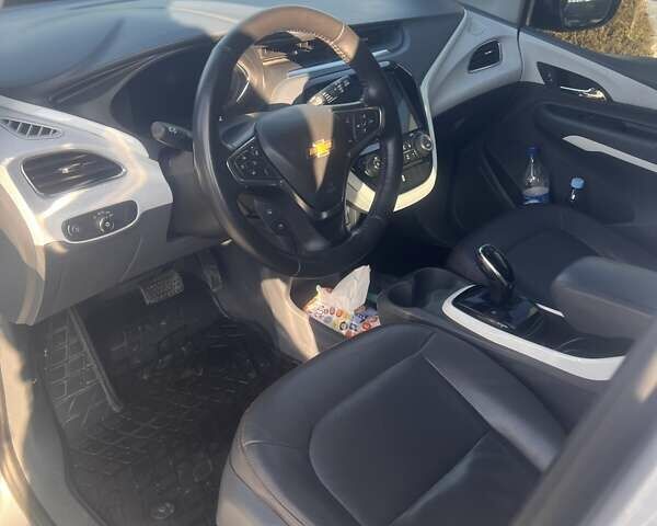 Серый Шевроле Bolt EV, объемом двигателя 0 л и пробегом 106 тыс. км за 19300 $, фото 12 на Automoto.ua