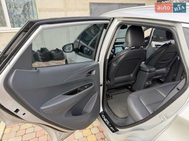 Серый Шевроле Bolt EV, объемом двигателя 0 л и пробегом 156 тыс. км за 11500 $, фото 17 на Automoto.ua