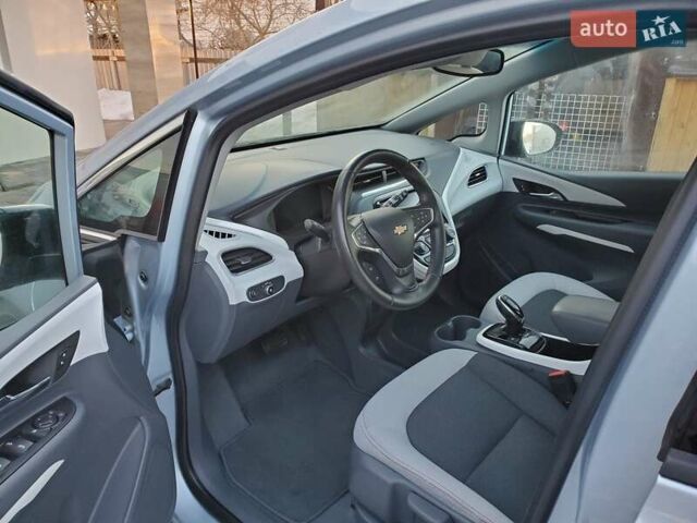 Серый Шевроле Bolt EV, объемом двигателя 0 л и пробегом 75 тыс. км за 14900 $, фото 2 на Automoto.ua