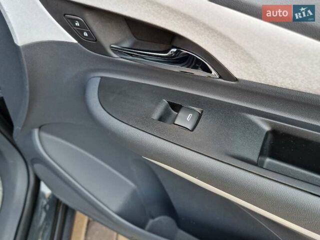 Серый Шевроле Bolt EV, объемом двигателя 0 л и пробегом 181 тыс. км за 13999 $, фото 53 на Automoto.ua