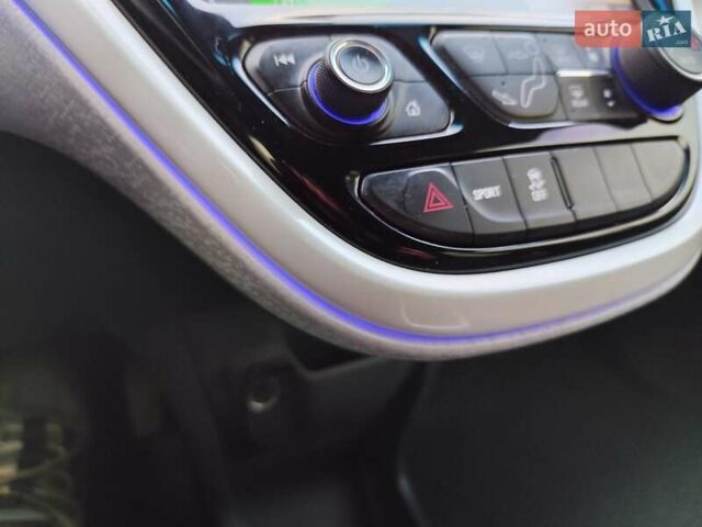 Серый Шевроле Bolt EV, объемом двигателя 0 л и пробегом 110 тыс. км за 14444 $, фото 41 на Automoto.ua