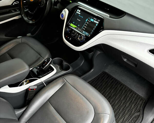 Сірий Шевроле Bolt EV, об'ємом двигуна 0 л та пробігом 95 тис. км за 14999 $, фото 7 на Automoto.ua