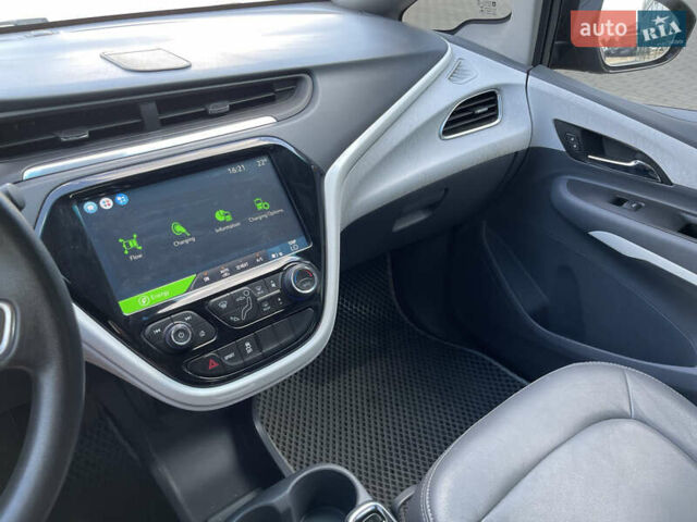 Серый Шевроле Bolt EV, объемом двигателя 0 л и пробегом 188 тыс. км за 14500 $, фото 38 на Automoto.ua
