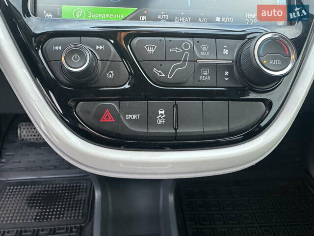 Серый Шевроле Bolt EV, объемом двигателя 0 л и пробегом 70 тыс. км за 15200 $, фото 27 на Automoto.ua