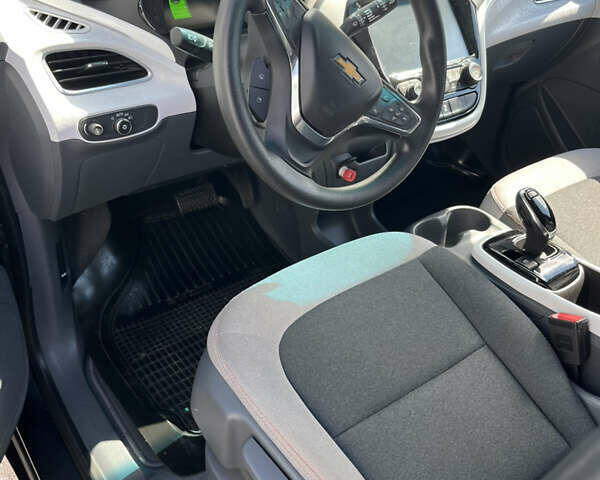 Серый Шевроле Bolt EV, объемом двигателя 0 л и пробегом 60 тыс. км за 14800 $, фото 8 на Automoto.ua