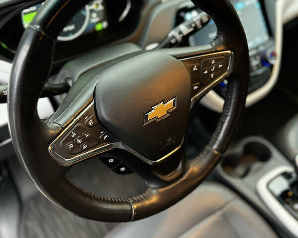 Сірий Шевроле Bolt EV, об'ємом двигуна 0 л та пробігом 95 тис. км за 14999 $, фото 10 на Automoto.ua