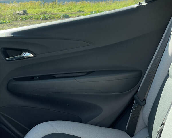 Серый Шевроле Bolt EV, объемом двигателя 0 л и пробегом 99 тыс. км за 16300 $, фото 15 на Automoto.ua