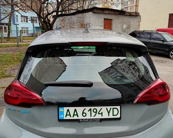 Серый Шевроле Bolt EV, объемом двигателя 0 л и пробегом 92 тыс. км за 15500 $, фото 3 на Automoto.ua
