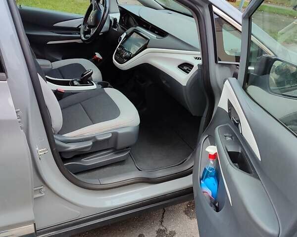 Серый Шевроле Bolt EV, объемом двигателя 0 л и пробегом 92 тыс. км за 15500 $, фото 6 на Automoto.ua