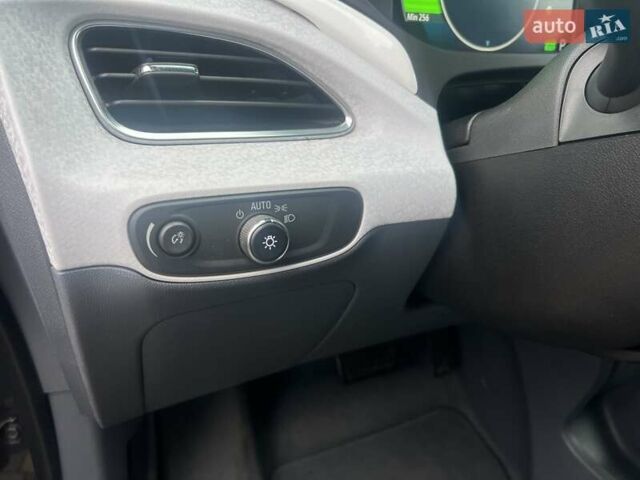 Серый Шевроле Bolt EV, объемом двигателя 0 л и пробегом 107 тыс. км за 14000 $, фото 14 на Automoto.ua