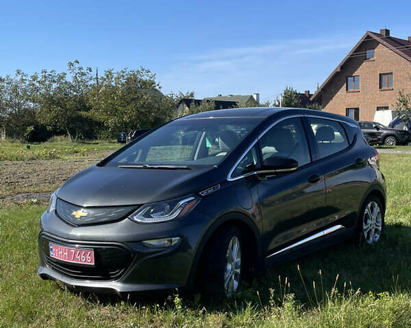 Серый Шевроле Bolt EV, объемом двигателя 0 л и пробегом 99 тыс. км за 16300 $, фото 2 на Automoto.ua