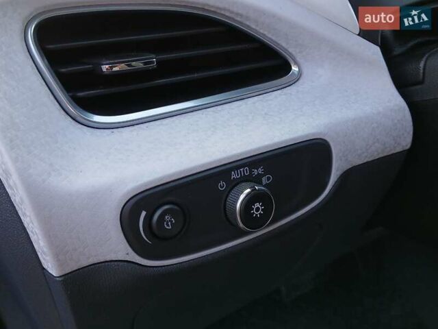 Серый Шевроле Bolt EV, объемом двигателя 0 л и пробегом 244 тыс. км за 12950 $, фото 24 на Automoto.ua