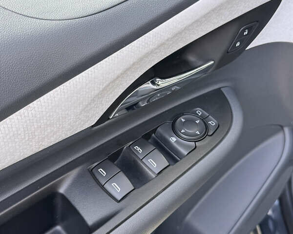 Сірий Шевроле Bolt EV, об'ємом двигуна 0 л та пробігом 117 тис. км за 12200 $, фото 2 на Automoto.ua