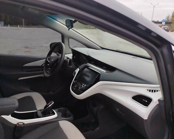 Серый Шевроле Bolt EV, объемом двигателя 0 л и пробегом 51 тыс. км за 15500 $, фото 6 на Automoto.ua