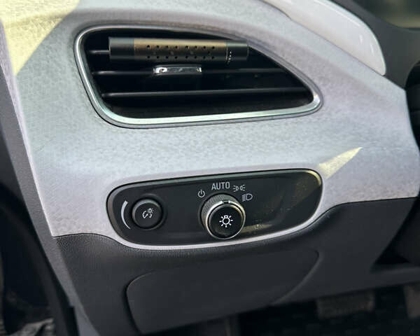Серый Шевроле Bolt EV, объемом двигателя 0 л и пробегом 149 тыс. км за 14000 $, фото 21 на Automoto.ua